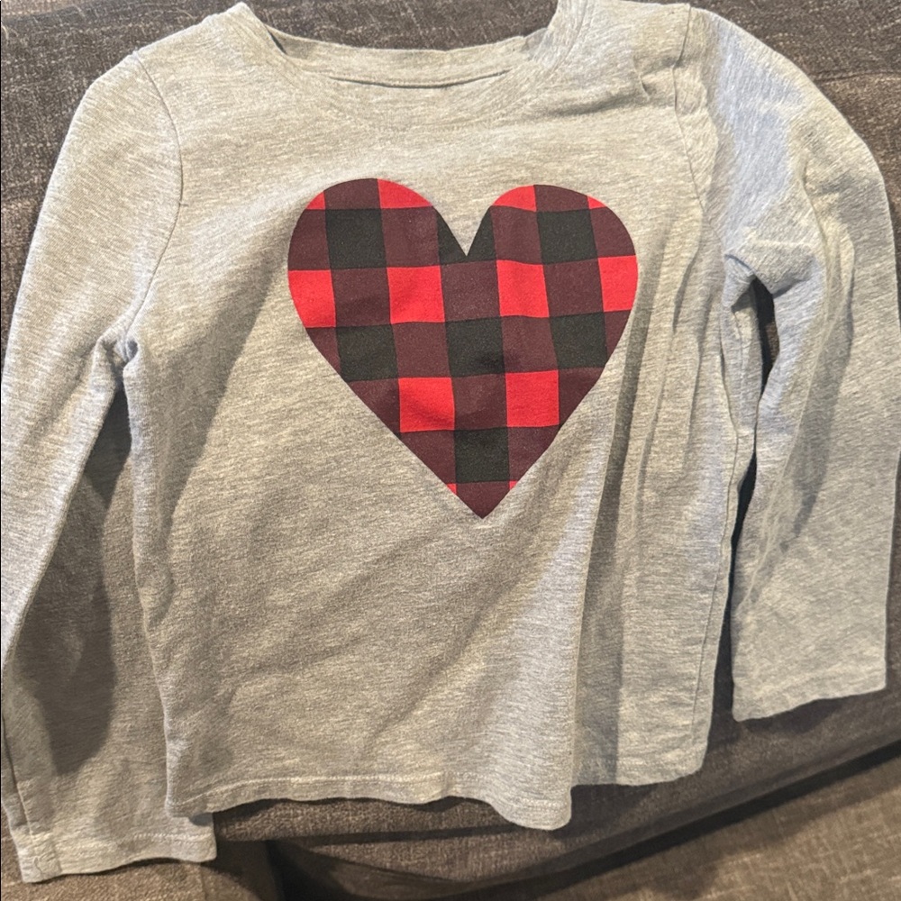 Long sleeve grey tee with plaid heart design